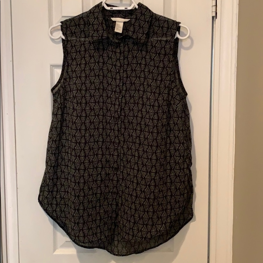 Button down sleeveless top